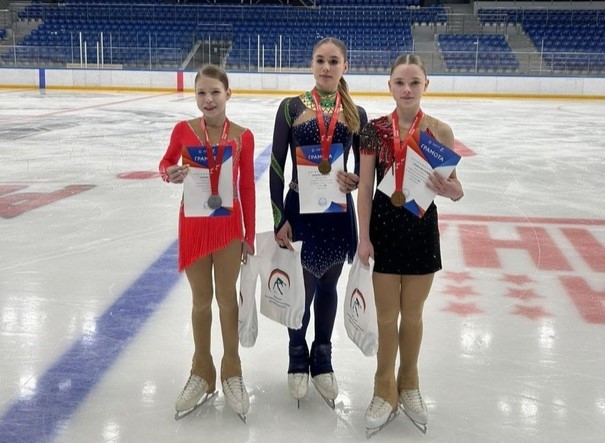 В Кристалл Арене разыграли награды первенства края по фигурному катанию на коньках