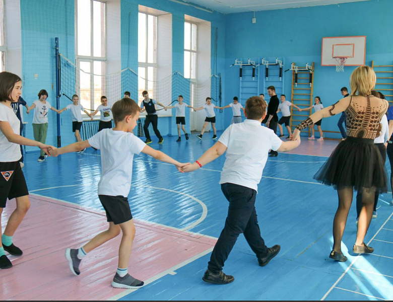 Танцоры спортивной школы провели сказочное мероприятие для детей с ограниченными возможностями здоровья